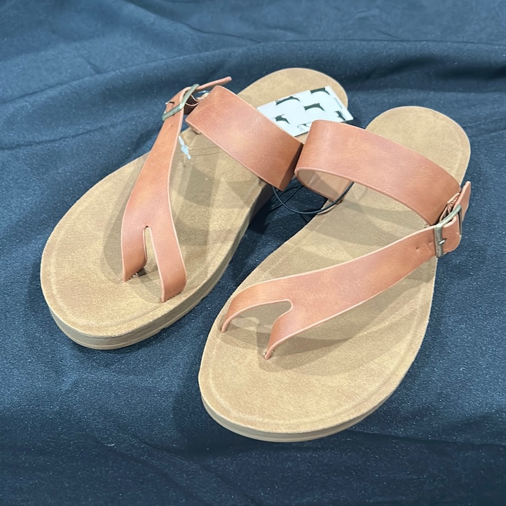 NWT-size 6 Brown Sandal